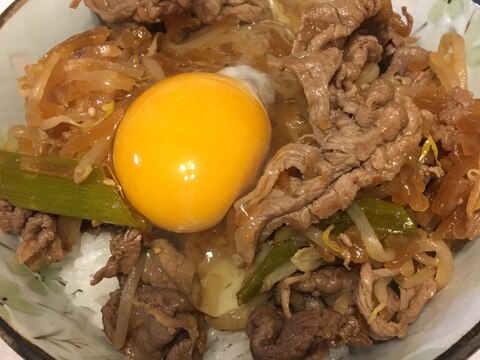 市販のプルコギの素を簡単アレンジ！牛すき焼き丼